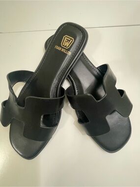 Black Flat sandals